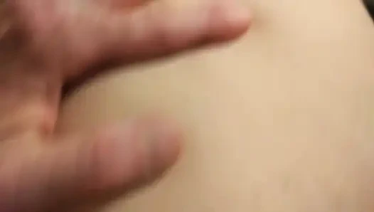 Addy Haze'in güzel amcığı sikiliyor ve yüzüne sürpriz boşalma