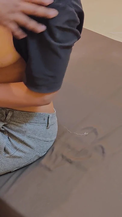 Güzel Malezyalı kız kayınbiraderi tarafından sert sikiliyor