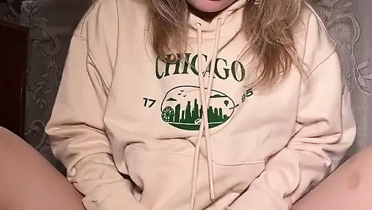 O kız her şeyi ıslatıyor