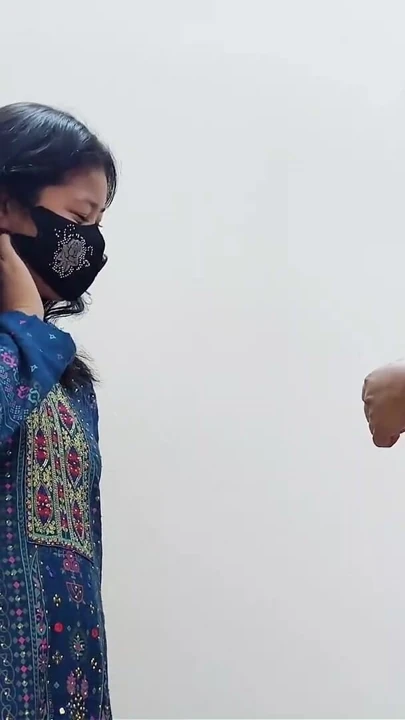 Hintli evli kadın kocasını üvey kız kardeşi Bangla'nın ateşli sesiyle paylaşıyor | Klip 1