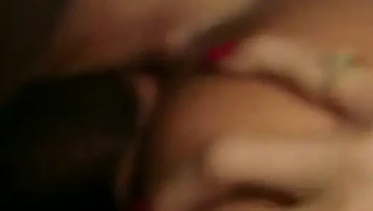 Милфа с большими сиськами скачет на большом черном члене до камшота на лицо