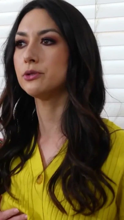 Üvey anne ve üvey kız Isabel Love ve Krissy Knight üvey oğlu tarafından gündelik sikiliyor - Serbest Kullanım Milf | Klip 1