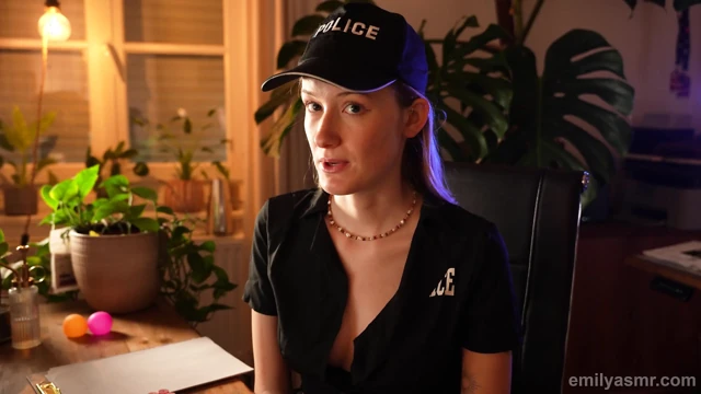 Yaramaz polis memuru odaklanmanı test ediyor - asmr (başın büyük belada...)