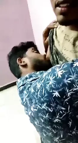 Eşcinsel meme emiyor