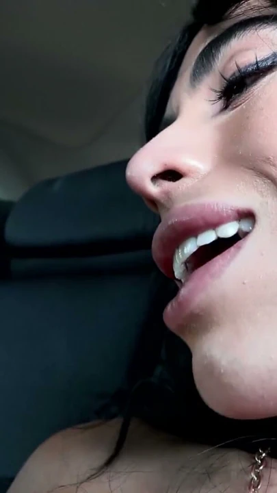 TGIRLS XXX - Azgın Avery Lust Takside Sikiliyor | Bölüm 1