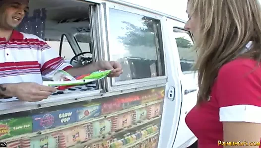 Alyssa yuttu büyük çük ve becerdin tarafından ice krem adam