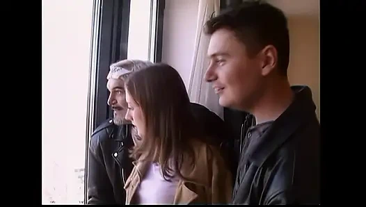 Prenses sert seviyor