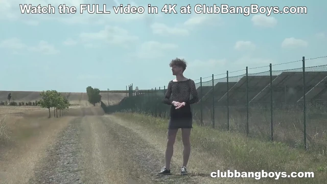 Herkes geçinmek zorunda! ClubBangBoys'ta femboy sokaklarda