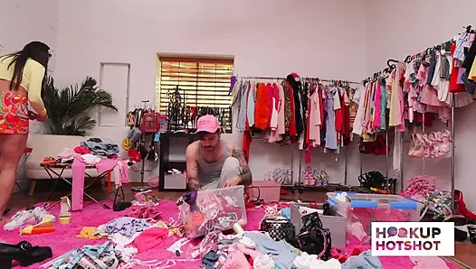 Bts - Sasha Pearl flörtöz bir fotoğraf çekimi sırasında sürtük bir görünüm model ediyor!