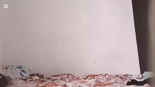 Çarpıcı kız arkadaş gırtlağına kadar sikişiyor ve götünü parçalıyor