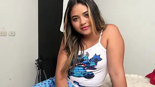 Üvey baba minyon Latin tarafından baştan çıkarılıyor