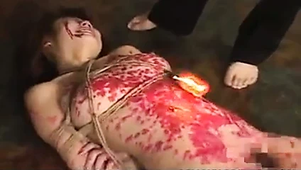 kinky asyalı slavegirl alır sırılsıklam içinde erimiş balmumu