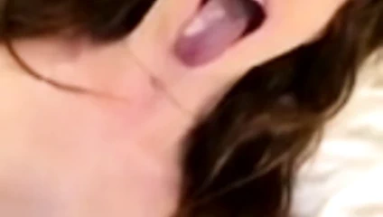 o seviyor boşalmak üzerinde ona yüz