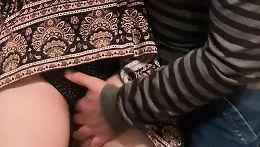 Üvey erkek kardeşin cinsel fantezisi - amını parmaklıyor