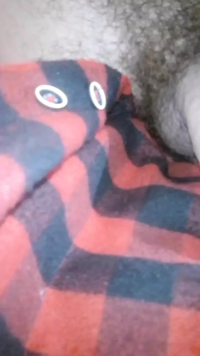 Süt dolu büyük penisli genç Kolombiyalı porno