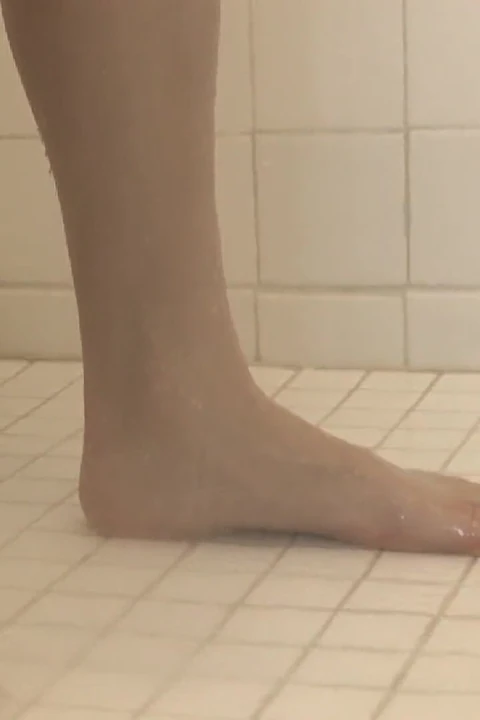 Alec Showers kapalı