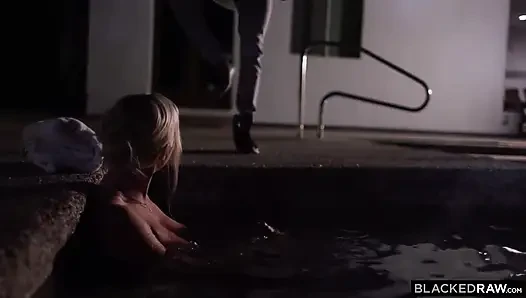 Blackedraw büyük memeli sarışın orta yaşlı seksi kadın büyük zenci yarağını gırtlağına kadar almayı seviyor