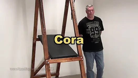 Cora amcık şaplak atıyor