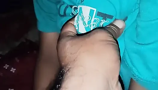 Üvey kız kardeşim ilk kez kendine geliyor, çok fazla sperm emiyor