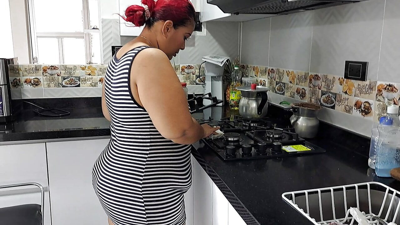 Mutfakta becermek için üvey annemi baştan çıkaran