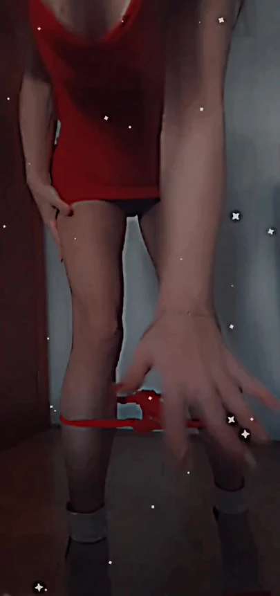 Avrupalı genç kız seksi bir azdırma yapıyor