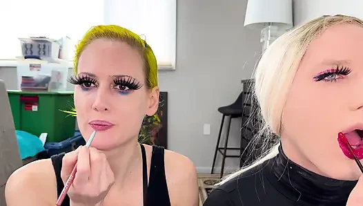 Drag queen ve kadın makyaj dönüşümü - maskara, sahte kırbaçeler, ruj