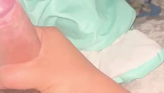 Kocası yarağıyla oynuyor