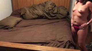 karısı koyarak üzerinde külot