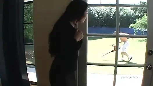 Orta yaşlı seksi kadın kitty langdon gırtlağına kadar alıyor ve sikiliyor