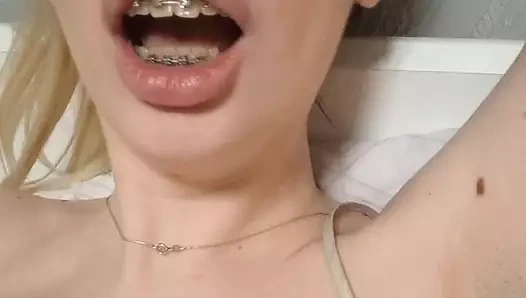 Elza Kom Armpit Worship