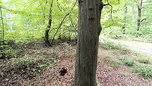Yağlı göğüsler ve sonra onları açık havada kırmızıya dövüyor
