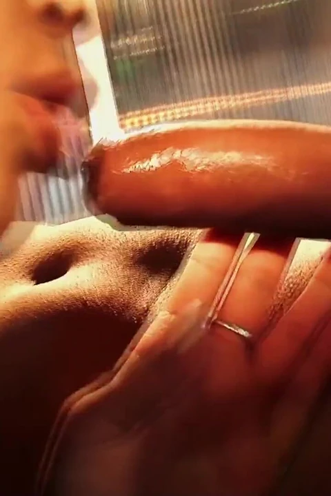 Cindy и Romana по очереди трахаются и глотают сперму, дюймов друг от друга