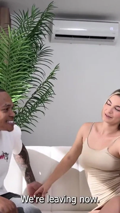 Kız eve getirdiği büyük zenci yarağıyla ırklararası sert seks yapıyor - Brandon Cruz ve Lia Tovar | Klip 1