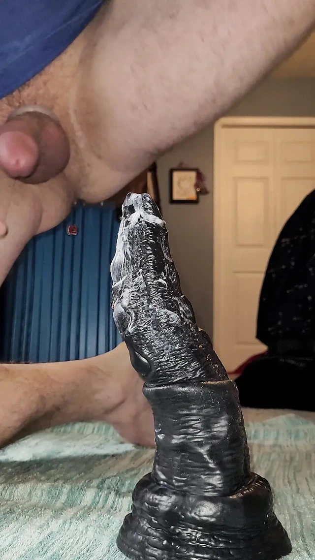 Andre mammoth bad dragon toys'un götünü emiyor