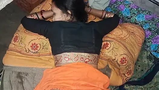 Bhabhi ko ghodi bana ke choda Indian school girl naic faking with husband Desi Indian