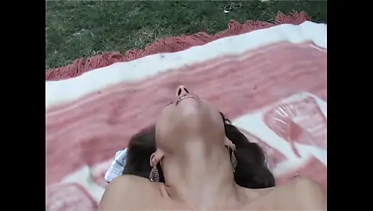 En güzel hediye. Kocaman bir dildo