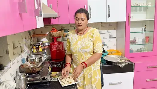 Genç üvey kız kardeşim yanlışlıkla bana çıplak fotoğrafını gönderdi, bundan faydalandım ve üvey kız kardeşimi siktim, tam Hintçe viral video