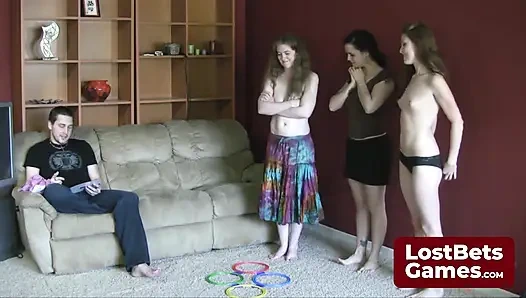 Striptiz maçında son boşalmak için yarışıyorlar