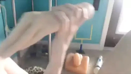 Elektrikli anne fisting ve bir silikon erkek arkadaş üzerinde atlama