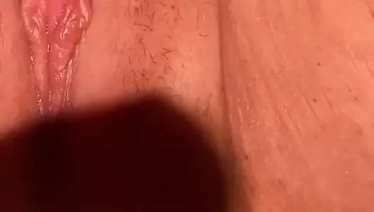 İşaretli dudaklar ve şişmiş klitoris