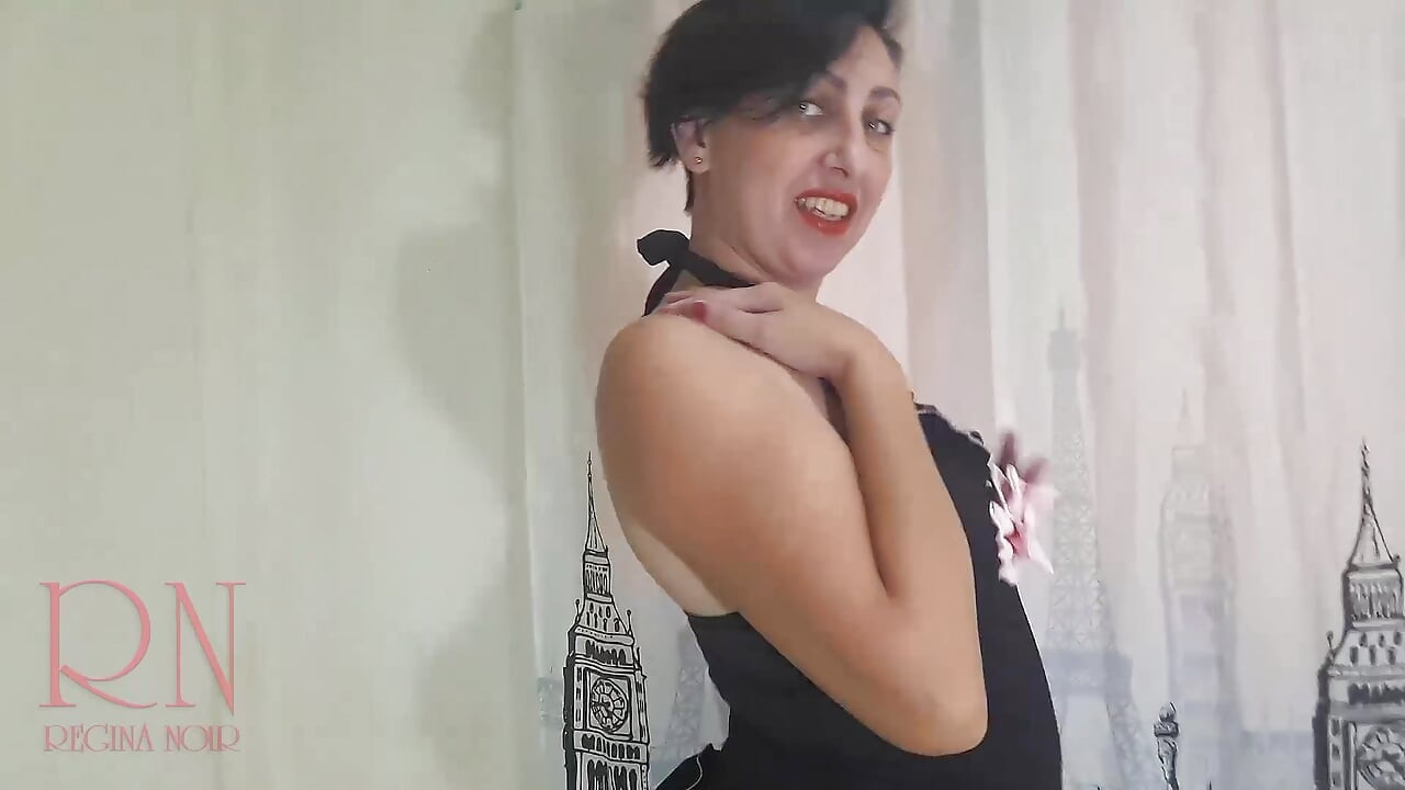Regina Noir tam video için poz veriyor "Regina Noir'in çifte amcık gösterisi" - c1