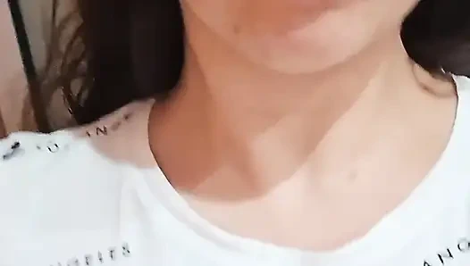 Büyük memeli Şilili amatör latin model vajinasıyla oynuyor