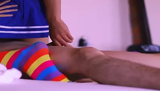 Öğretmenim bana yarağını nasıl alacağım hakkında bir ders veriyor.