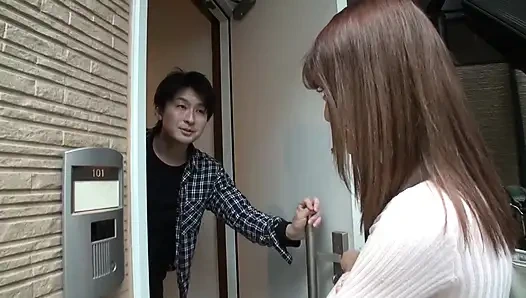 Risa - yerel olarak ünlü s sınıfı güzel bir kız. Garson 2