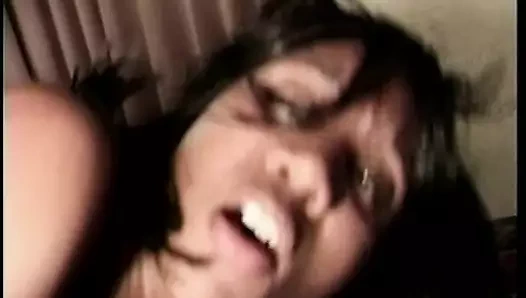 Dar siyah elbiseli ucuz zenci sürtük güzel bir siyah yarakla sikiliyor