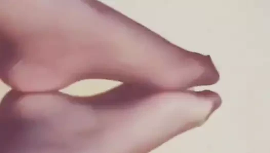 Mükemmel ayaklarıma tapın