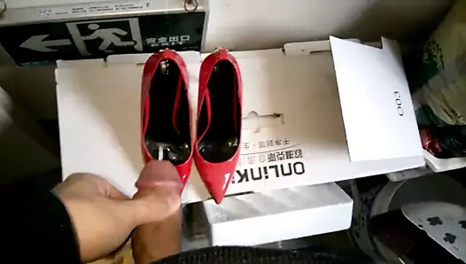 komşunun kırmızı topuklu cum