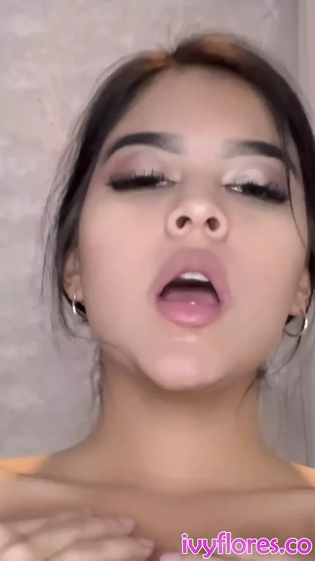 Ivy flores cosplay, duş ve banyo eğlence derlemesi