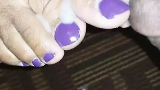 Şişman mor ayak parmaklarına boşalma