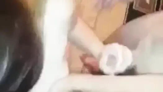 Sıcak esmer gangbanged